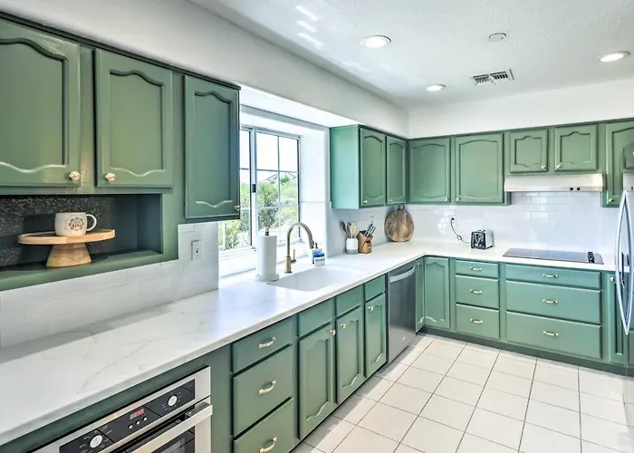 Holiday home Luxe W/ Detached Casita & Furnished Patio!