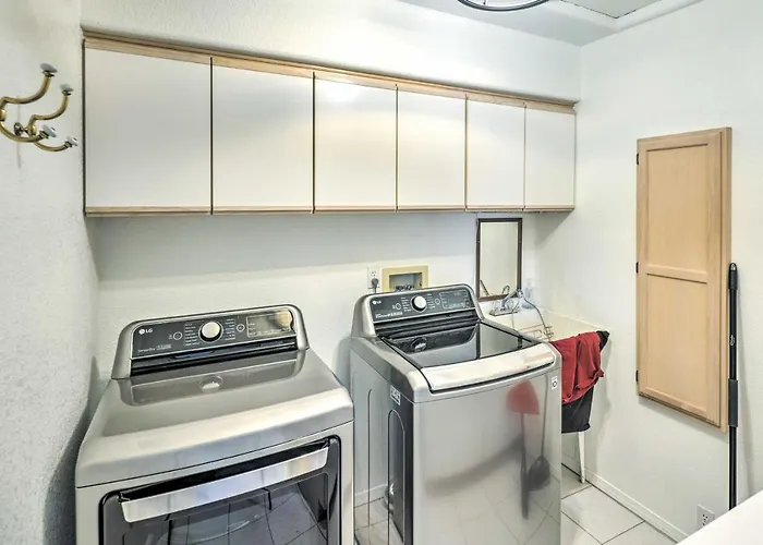 Dom wakacyjny Luxe W/ Detached Casita & Furnished Patio! *
