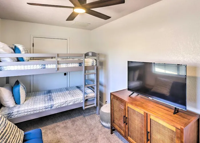 Luxe W/ Detached Casita & Furnished Patio! Holiday home Bullhead City
