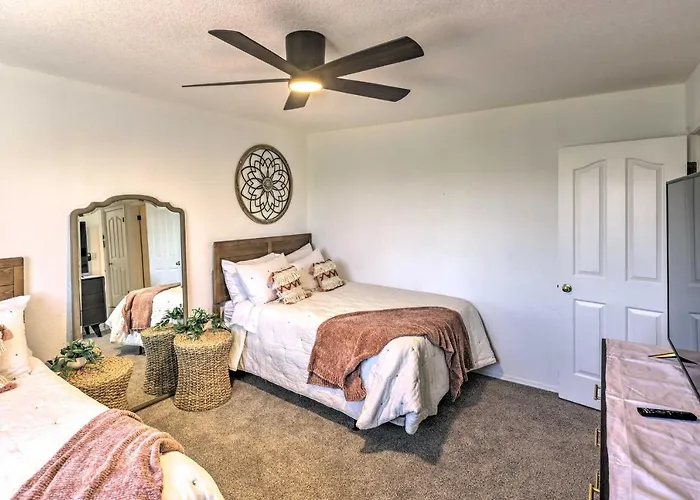 Holiday home Luxe W/ Detached Casita & Furnished Patio!