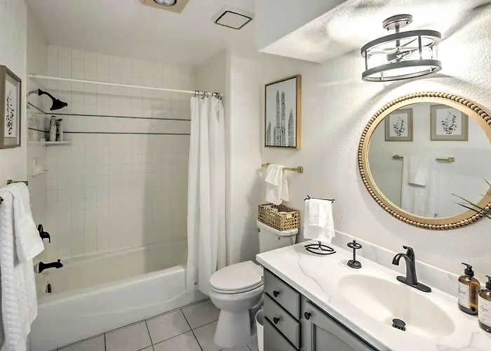 Dom wakacyjny Luxe W/ Detached Casita & Furnished Patio! *